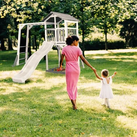AXI Beach Tower Aire De Jeux Avec Toboggan En Blanc, Cadre D'escalade & Bac à Sable | Grande Maison Enfant Extérieur En Gris & Blanc | Cabane De Jeu En Bois FSC - Gris 4 AXI Beach Tower Aire De Jeux Avec Toboggan En Blanc, Cadre D'escalade & Bac à Sable | Grande Maison Enfant Extérieur En Gris & Blanc | Cabane De Jeu En Bois FSC - Gris – Image 4
