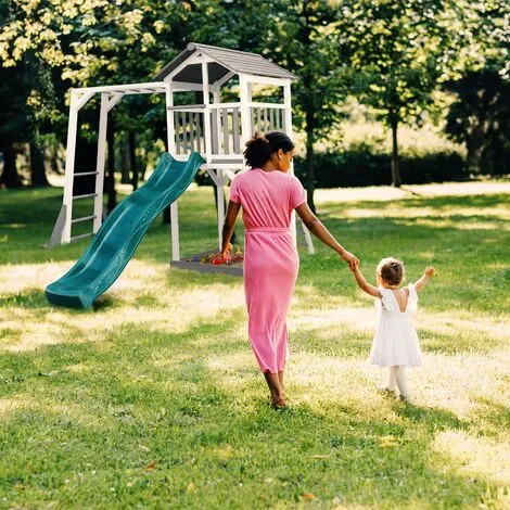 AXI Beach Tower Aire De Jeux Avec Toboggan En Vert, Cadre D'escalade & Bac à Sable | Grande Maison Enfant Extérieur En Gris & Blanc | Cabane De Jeu En Bois FSC - Gris 5 AXI Beach Tower Aire De Jeux Avec Toboggan En Vert, Cadre D'escalade & Bac à Sable | Grande Maison Enfant Extérieur En Gris & Blanc | Cabane De Jeu En Bois FSC - Gris – Image 5